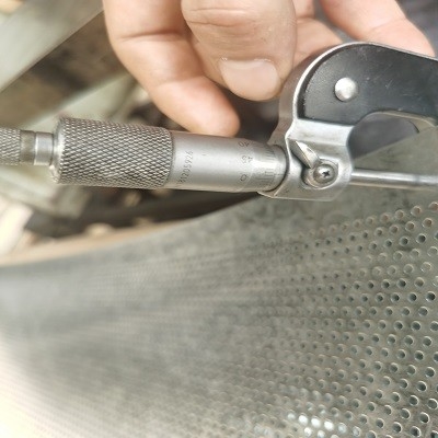 Folha de metal perfurada de alumínio revestida 10mm - 2500mm para a construção