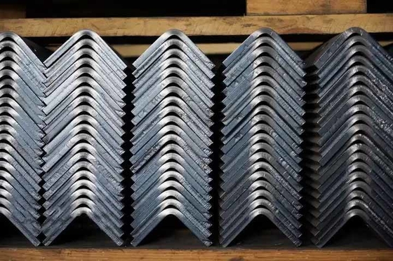 Barras de ângulo galvanizadas a quente / aço ângulo galvanizado ASTM A36