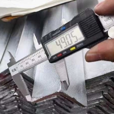Ángulos e canais de aço galvanizado a quente revestimento de zinco 20-30uM