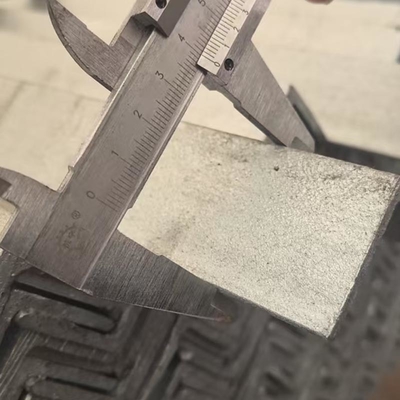 Aço de ângulo galvanizado mergulhado a quente / barra de ângulo ASTM A36 Largura 30/40/50mm
