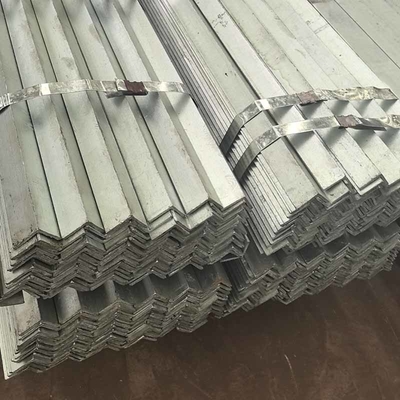 Aço de ângulo galvanizado mergulhado a quente / barra de ângulo ASTM A36 Largura 30/40/50mm