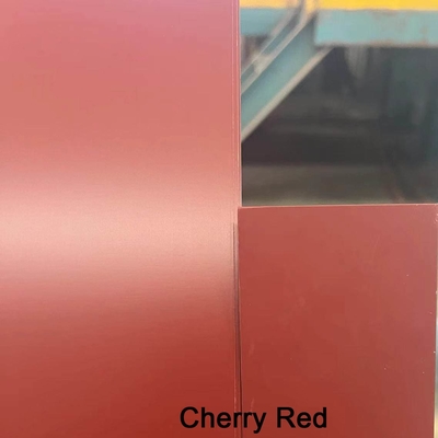 Galvalume pre-pintado, tinta Akzo Nobel, vermelho cereja e castanho.